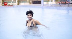 模特Smita Sana在Llyods Beach Resort Mandarmani的比基尼炫耀她的尸体 3 敏 50 sec