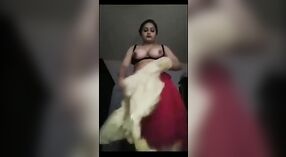 Эротическая и чувственная 21-минутная подборка видео бенгальской жены 23 минута 40 сек