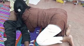 ஹவுஸ்மெய்ட் லட்கி காலையில் ஒரு ஆழமான தனியா கொடுக்கிறார் 1 நிமிடம் 40 நொடி