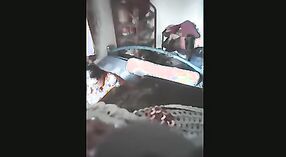 インドの叔母と彼女の恋人は隠されたカメラで秘密のセックスに従事しています 6 分 20 秒