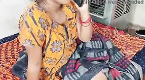Индианка Дези Бхаби опускается на колени и пачкается в этом полнометражном секс-видео 2 минута 20 сек