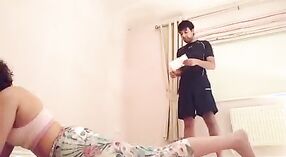 Indische Freundin videos.com geschenke: Teenager wird von der ersten Person zum Strippen und Schwanzlutschen verleitet 2 min 20 s