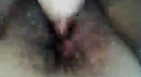 Молоденькая хинди показывает свои большие сиськи в горячем видео 3 минута 00 сек