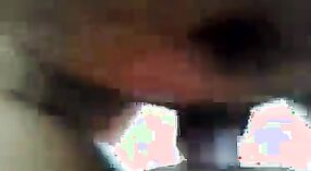 Молоденькая хинди показывает свои большие сиськи в горячем видео 4 минута 00 сек