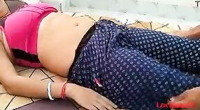 Mani Kaur, Ibu India, nemu dheweke pus kenthel dening tukang jahit ing video lesbian iki 3 min 40 sec