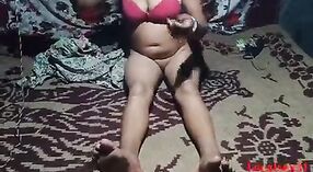 Une beauté indienne aux gros seins profite d'une sodomie brutale 8 minute 40 sec