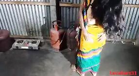 Indiase bhabi indulges in steamy thuis seks met haar man 1 min 10 sec