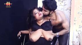 Хинди порно видео с участием горячей девушки из Бихари, которую жестко трахают 6 минута 10 сек
