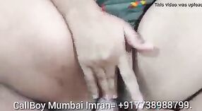 Une indienne se fait étirer la chatte poilue et humide dans cette vidéo maison 2 minute 40 sec