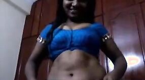 Секс-видео настоящей индийской тетушки с горячей девушкой в действии 1 минута 30 сек