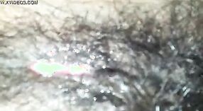 El coño peludo de Indian bhabhi es complacido por su novio en este video caliente 2 mín. 20 sec