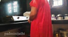 Sexy Indisch koppel verwent zich met een stomende keuken encounter 0 min 0 sec