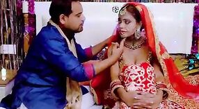 インディアンの女は、新しい結婚中に彼女の大きなお尻をマッサージします 1 分 10 秒