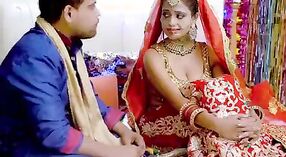 インディアンの女は、新しい結婚中に彼女の大きなお尻をマッサージします 2 分 00 秒