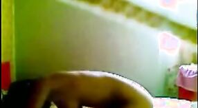 இந்திய மனைவி தனது கணவரின் நண்பரால் ஆபாச வீடியோவில் கடுமையாக துடிக்கிறார் 47 நிமிடம் 00 நொடி