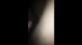 Vidéo porno hindi chut mari de Desixxx mettant en vedette un couple chaud 1 minute 00 sec