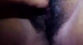 Desi bhabhi z młody ciało cieszy jej stay w dom 4 / min 00 sec