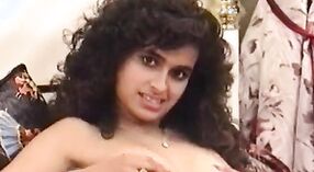 Indiano bellezza con un curvy corpo masturba per lei fidanzato 2 min 00 sec
