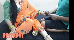 Desi Bhabhi se entrega a uma massagem sensual antes de fazer sexo com seu cunhado 10 minuto 20 SEC