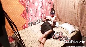 Indyjski żona dostaje niegrzeczny z jej mąż w Hindi wideo 2 / min 20 sec