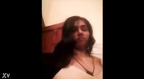 Aisha Ke perfeito peitos de rejeição como ela se masturba na câmara 0 minuto 0 SEC