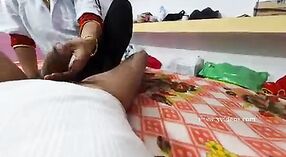 Dokter dan perawat India menikmati seks rumah sakit yang beruap dengan seorang gadis India 3 min 20 sec