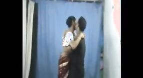 Desi Bhabhi在浴室里与情人一起免费性爱 0 敏 0 sec