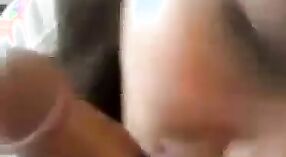 Pusu peludo de un bhabhi telugu se complace en un video de equitación 5 mín. 20 sec
