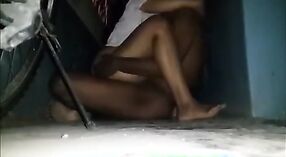 大きなペニスに乗っている黒人の女の子の満足のいくセックスビデオ 0 分 40 秒