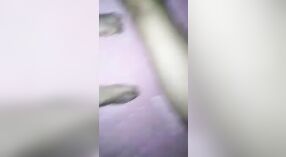 Video porno sin censura de grado B de Manisha Sharma en un coño apretado 1 mín. 20 sec