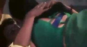Die Hindi-Schönheit Savita Bhabhi wird in diesem wilden Porno-Video ungezogen 2 min 40 s