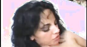 Sexy bur được âm hộ ẩm ướt của cô đập bởi một con cặc đen trong video khiêu dâm nóng bỏng này 4 tối thiểu 40 sn