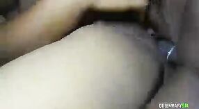新しいチュダイヒンディー語のビデオでは、ホットカップルがキスして演奏しています 2 分 50 秒