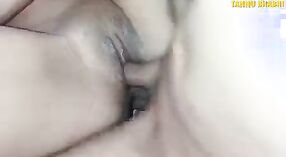 Sunny Leons indisches mms-Video zeigt eine süße Muschi und einen kleinen Finger, die eine harte Anal-Action brauchen 3 min 50 s
