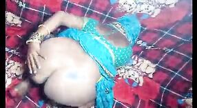 Petite amie indienne fait une pipe sensuelle et se fait pilonner la chatte dans cette vidéo porno 2 minute 40 sec
