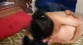 Indiana bhabhi em um vestido maxi gosta de sexo quente com seu jovem companheiro de quarto 0 minuto 50 SEC