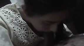 Kekasih Desi menjadi nakal dalam video porno kehidupan nyata ini 1 min 40 sec