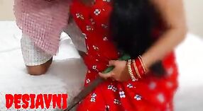 Indiase tante en haar schoondochter gaan in een stomende seksscène met duidelijke Hindi-stem 0 min 0 sec