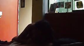 Sima sax vídeo apresenta jovem morena se masturbando no banco de trás 0 minuto 0 SEC