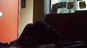 Sima sax vídeo apresenta jovem morena se masturbando no banco de trás 1 minuto 00 SEC