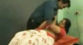 Sexxx vídeo de uma gostosa indiana menina recebendo seu bichano martelado 0 minuto 50 SEC