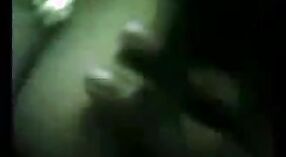 Бенгальский парень трахает молоденькую брюнетку в этом горячем видео 2 минута 40 сек