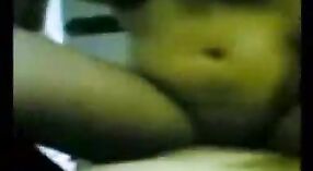 Бенгальский парень трахает молоденькую брюнетку в этом горячем видео 4 минута 40 сек
