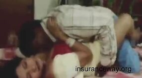 Настоящее деревенское порно с участием горячей и возбужденной Маллу Бхабхи 0 минута 30 сек