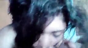 Uma menina quente recebe seu bichano martelado duro por seu namorado neste vídeo escandaloso 2 minuto 20 SEC
