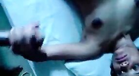 Uma menina quente recebe seu bichano martelado duro por seu namorado neste vídeo escandaloso 10 minuto 20 SEC