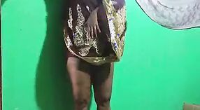 Video de sexo de niña india con una joven morena impresionante 0 mín. 0 sec