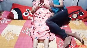 இந்த நீராவி வீடியோவில் இந்திய குழந்தை தனது இறுக்கமான ஆஷோலை நீட்டுகிறது 0 நிமிடம் 0 நொடி