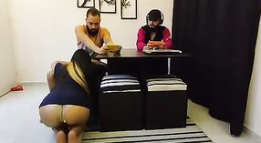 Индийское сексуальное видео о том, как Бхабха трахает свою киску своим мужем 1 минута 20 сек