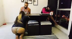 Индийское сексуальное видео о том, как Бхабха трахает свою киску своим мужем 6 минута 50 сек